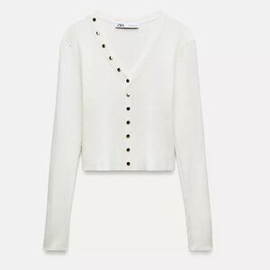 NWT. Zara Cream Knit Ribbed Top with Gold Accents. M